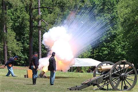 Coehorn mortar being fired at Richmond National Battlefield Park
